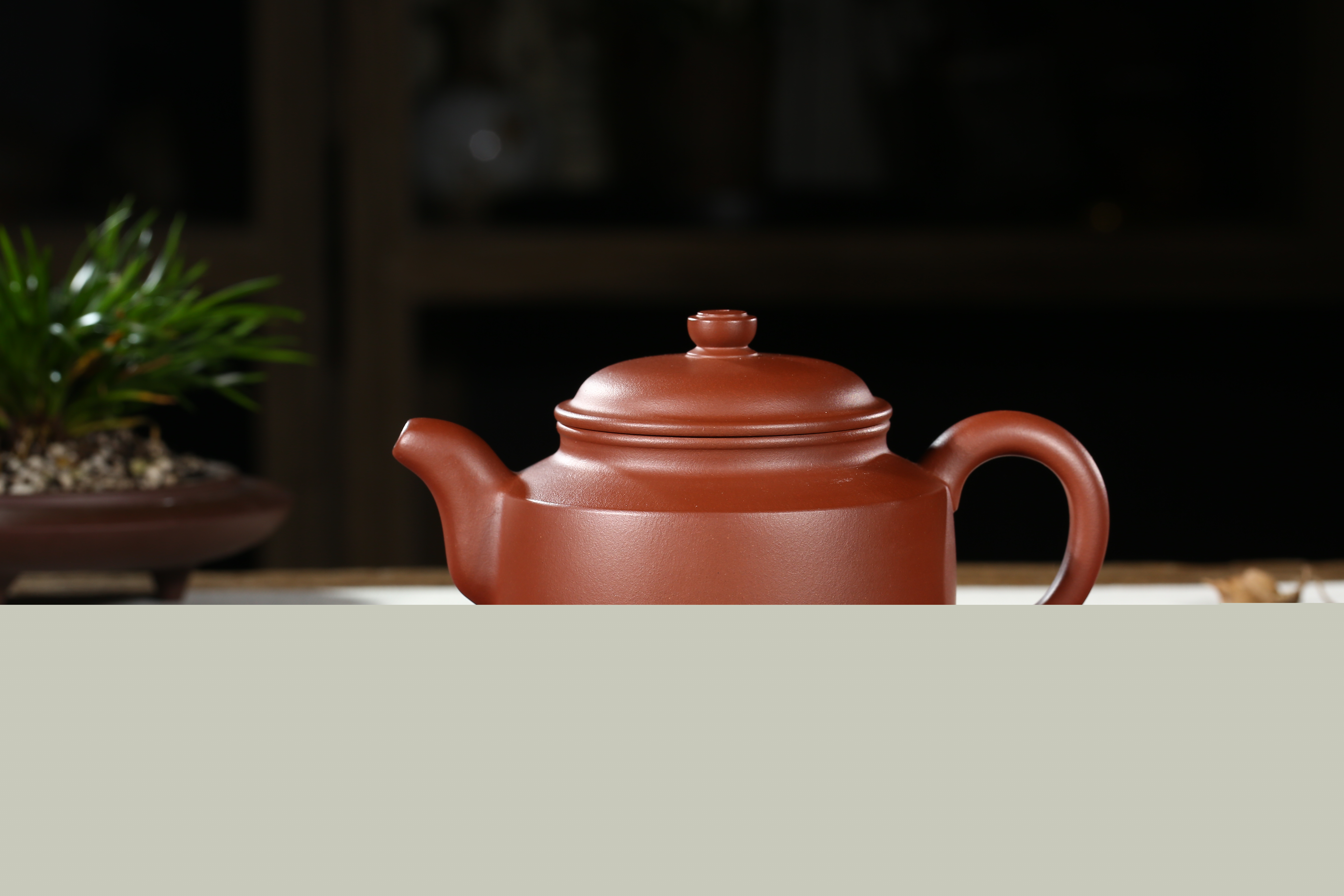 品茶先品壺——金槽和碾沉香末，冰碗輕涵翠縷煙